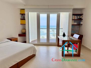 Departamento a pie de playa con 4 recámaras y vista al mar