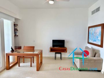 Departamento a pie de playa con 4 recámaras y vista al mar