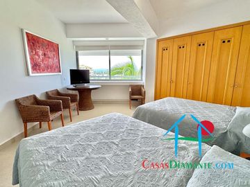 Departamento a pie de playa con 4 recámaras y vista al mar