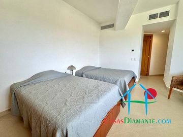 Departamento a pie de playa con 4 recámaras y vista al mar