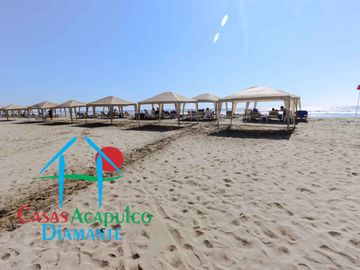Departamento a pie de playa con 4 recámaras y vista al mar