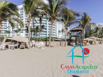 Departamento a pie de playa con 4 recámaras y vista al mar