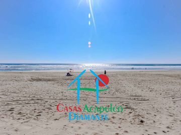 Departamento a pie de playa con 4 recámaras y vista al mar