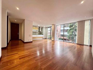 Apartamento con terraza en arriendo en El Refugio