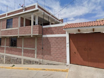 CASA EN IXTAPALUCA, MUY AMPLIA, ACABADOS DE LUJO, CUENTA CON TODOS LOS SERVICIOS Y AMENIDADES.