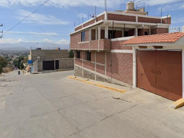 CASA EN IXTAPALUCA, MUY AMPLIA, ACABADOS DE LUJO, CUENTA CON TODOS LOS SERVICIOS Y AMENIDADES.