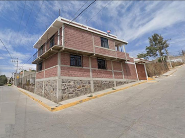 CASA EN IXTAPALUCA, MUY AMPLIA, ACABADOS DE LUJO, CUENTA CON TODOS LOS SERVICIOS Y AMENIDADES.