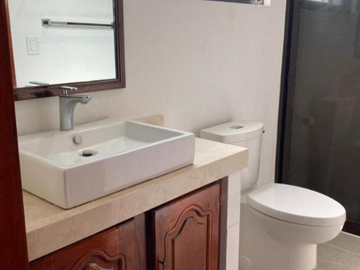CASA EN IXTAPALUCA, MUY AMPLIA, ACABADOS DE LUJO, CUENTA CON TODOS LOS SERVICIOS Y AMENIDADES.