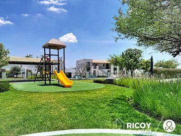 Departamento en planta baja y con jardín en El Refugio Querétaro