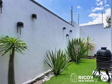 Departamento en planta baja y con jardín en El Refugio Querétaro