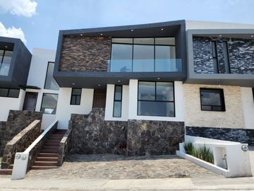 Casa nueva en venta Fracc. Privado Lomalta Tres Marías, con casa club, canchas, gimnasio, salón de usos múltiples, etc