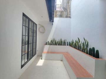 Dijual Rumah Brand New Modern Emerald Bintaro Sektor 9, LT 135 m², 3 KT, Harga Nego!