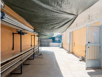 OPORTUNIDAD DE INVERSION CASA CON JARDIN GRANDE y DEPARTAMENTO
