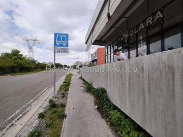Local Comercial en Venta – Zona de Alta Plusvalía, Juriquilla, Querétaro