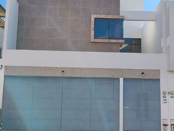 ¡RESIDENCIA EN VENTA EN VILLAMAGNA!