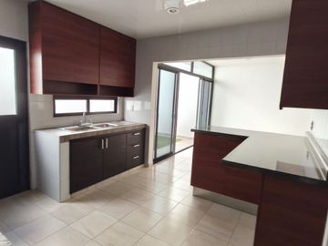 ¡RESIDENCIA EN VENTA EN VILLAMAGNA!
