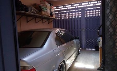 Rumah Rungkut Barata luas tanah 201m2 dimensi lebar 11meter ada 5 kamar tidur, bangunan 1.5 lantai