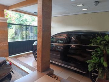 DIJUAL Cepat Rumah Terawat dan Area Carport Luas Siap Huni Lingkungan Asri Akses Mudah ke Pusat Kuliner dan Dekat Pintu Tol di JL Dirgantara