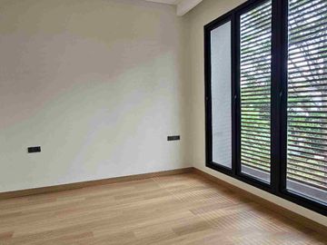 dijual brandnew house di foresta bsd posisi hoek premiu,jarang ada