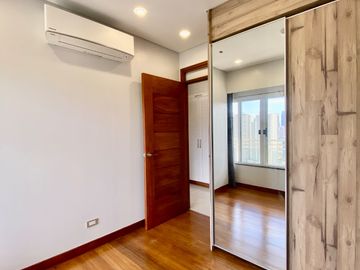 Modern 4 Bedroom Brio Tower Condo For Sale Makati