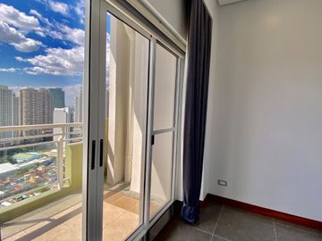 Modern 4 Bedroom Brio Tower Condo For Sale Makati