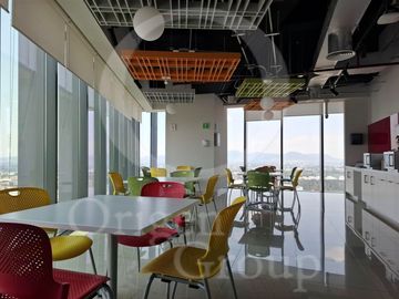 Subarrendamiento de oficinas amuebladas en Corporativo Parque Toreo