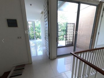 Jual Rumah Mewah Baru di Grand Peninsula Park Dharmahusada Surabaya Timur