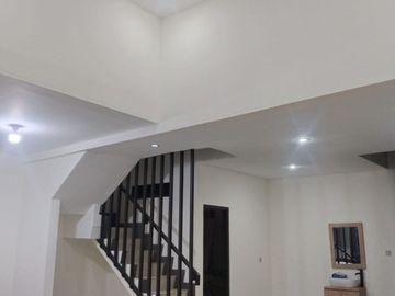 Dijual Rumah Bagus Semi Furnished Siap Huni Lokasi di Kota Baru Parahyangan Bandung