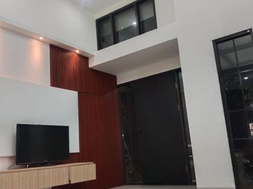 Dijual Rumah Bagus Semi Furnished Siap Huni Lokasi di Kota Baru Parahyangan Bandung