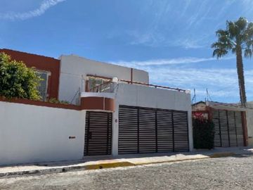 RENTO CASA $35,000 ZAVALETA STA CRUZ GUADALUPE 517 M² CON JARDIN 160 M² CUARTO DE SERVICIO 3 RECÁMARAS CADA UNA CON BAÑO