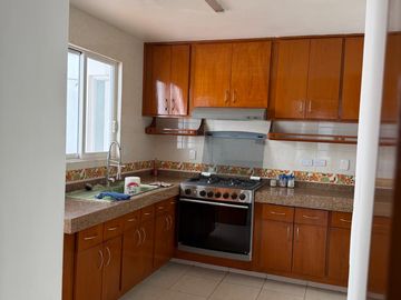 RENTO CASA $35,000 ZAVALETA STA CRUZ GUADALUPE 517 M² CON JARDIN 160 M² CUARTO DE SERVICIO 3 RECÁMARAS CADA UNA CON BAÑO