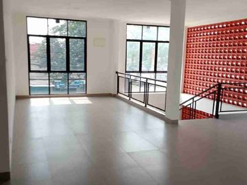 Nagrak, Gunung Putri, Kab Bogor. Gedung komersil Disewakan, Pinggir jalan raya