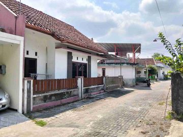 Rumah Dalam Perumahan Sleman, Lokasi Starategis - Er