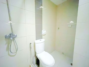 For Sale: 5-Storey Building with Elevator in San Lorenzo, Makati City