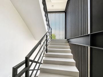 Commercial Building 4-Storey for Sale at Dona Soledad, Paranaque City