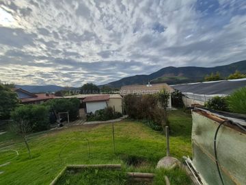 Exclusiva Parcela con 3 Casas, Piscina y Amplias Áreas Verdes en La Cruz – 5.060 m² de Terreno