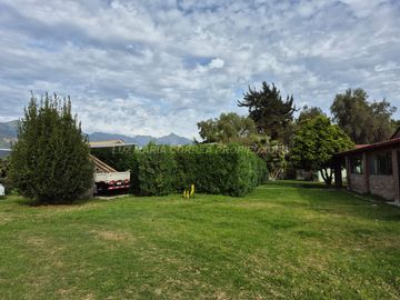 Exclusiva Parcela con 3 Casas, Piscina y Amplias Áreas Verdes en La Cruz – 5.060 m² de Terreno