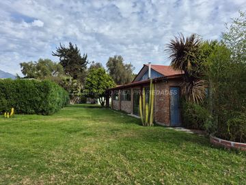 Exclusiva Parcela con 3 Casas, Piscina y Amplias Áreas Verdes en La Cruz – 5.060 m² de Terreno