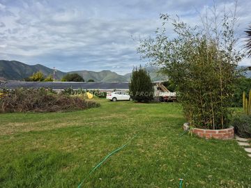 Exclusiva Parcela con 3 Casas, Piscina y Amplias Áreas Verdes en La Cruz – 5.060 m² de Terreno