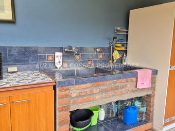 Exclusiva Parcela con 3 Casas, Piscina y Amplias Áreas Verdes en La Cruz – 5.060 m² de Terreno