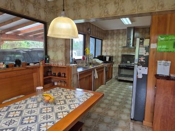 Exclusiva Parcela con 3 Casas, Piscina y Amplias Áreas Verdes en La Cruz – 5.060 m² de Terreno