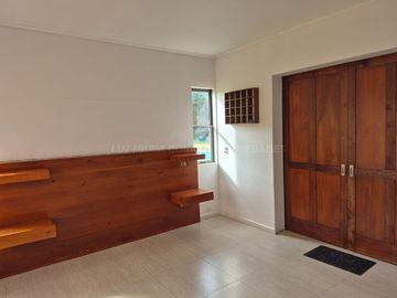 Exclusiva Parcela con 3 Casas, Piscina y Amplias Áreas Verdes en La Cruz – 5.060 m² de Terreno