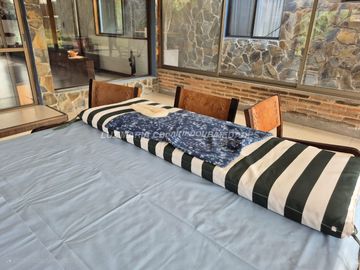 Exclusiva Parcela con 3 Casas, Piscina y Amplias Áreas Verdes en La Cruz – 5.060 m² de Terreno