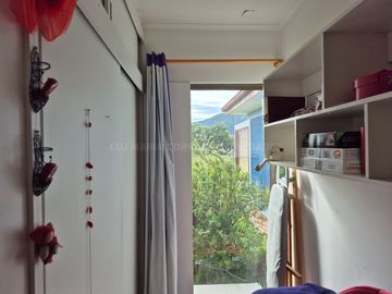 Exclusiva Parcela con 3 Casas, Piscina y Amplias Áreas Verdes en La Cruz – 5.060 m² de Terreno