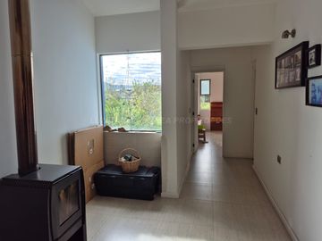 Exclusiva Parcela con 3 Casas, Piscina y Amplias Áreas Verdes en La Cruz – 5.060 m² de Terreno