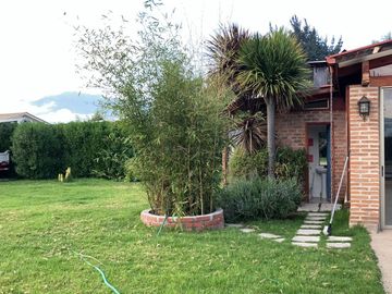 Exclusiva Parcela con 3 Casas, Piscina y Amplias Áreas Verdes en La Cruz – 5.060 m² de Terreno