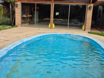 Exclusiva Parcela con 3 Casas, Piscina y Amplias Áreas Verdes en La Cruz – 5.060 m² de Terreno