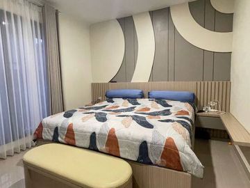 DIJUAL RUMAH 3 LANTAI FULL FURNISH PREMIUM SIAP HUNI DI GADING SERPONG (AR86)