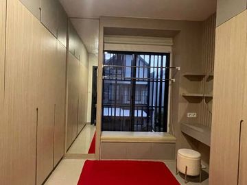 DIJUAL RUMAH 3 LANTAI FULL FURNISH PREMIUM SIAP HUNI DI GADING SERPONG (AR86)