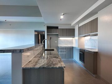 3BR 3 Bedroom Penthouse for Sale in Park McKinley West, Taguig City